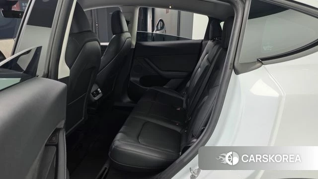 Tesla Model Y 2024 Белый из Кореи, фото 2