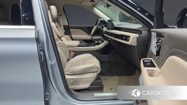 Lincoln Aviator 2nd generation 2021 Серебристо-серый из Кореи, фото 2