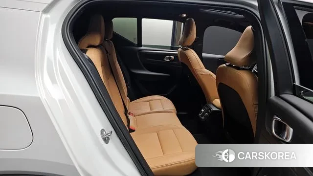 Volvo XC40 2022 Белый из Кореи, фото 2