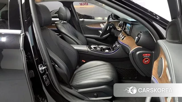 Mercedes-Benz E-Class W213 2018 Черный из Кореи, фото 2