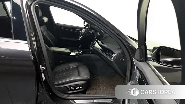 BMW 5 Series (G30) 2020 Серый из Кореи, фото 2