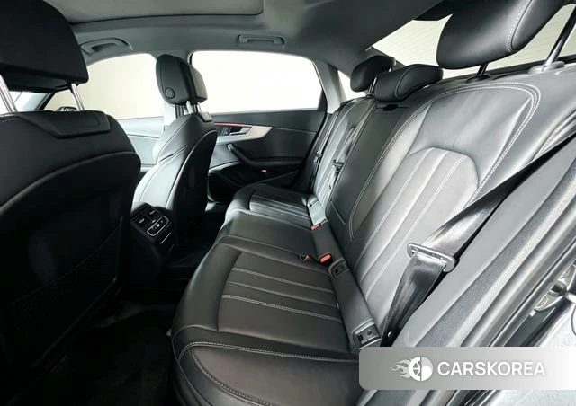 Audi A4L 2023 Темно-серый из Китая, фото 2