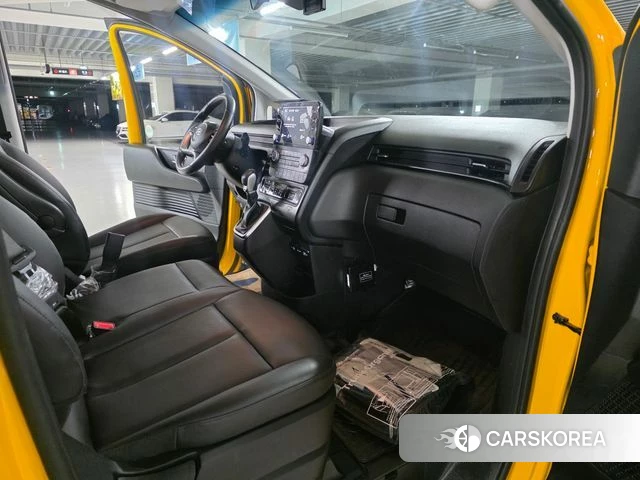 Hyundai Staria 2024 Желтый из Кореи, фото 2