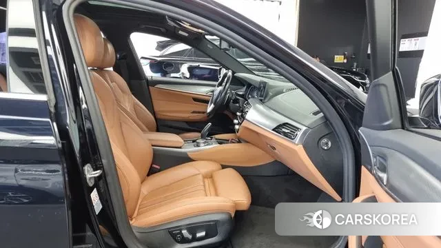 BMW 5 Series (G30) 2018 Черный из Кореи, фото 2