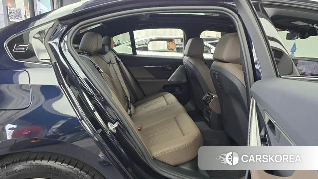 BMW 5 Series (G60) 2025 Черный из Кореи, фото 2