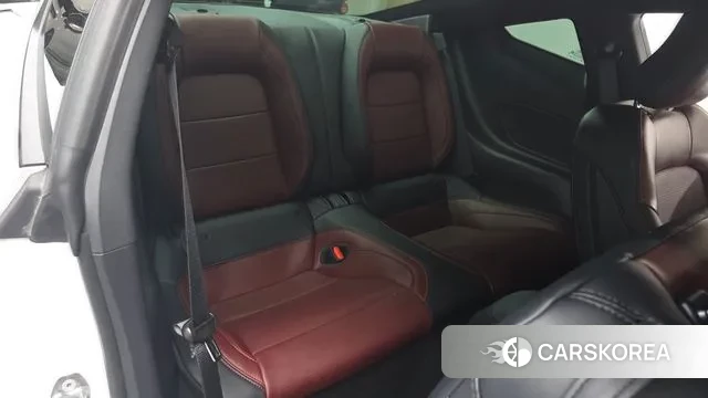 Ford Mustang 7th Generation 2024 Белый из Кореи, фото 2