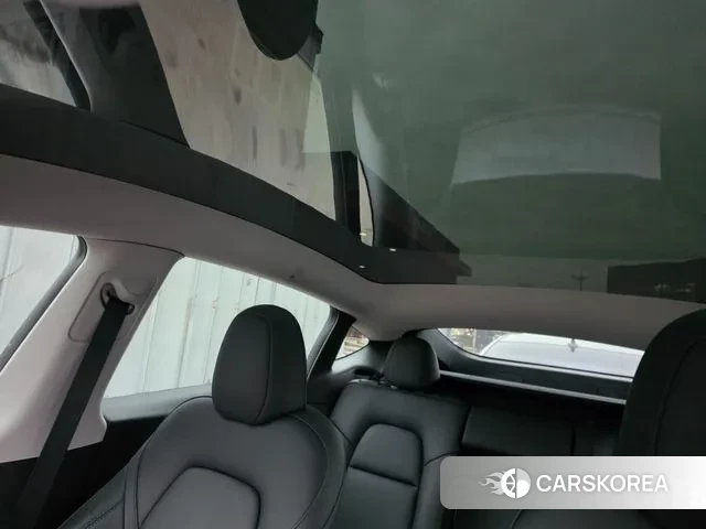 Tesla Model Y 2024 Черный из Кореи, фото 2