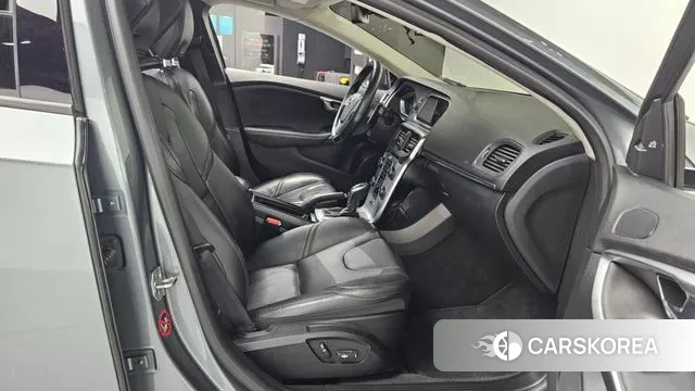 Volvo V40 2018 Серый из Кореи, фото 2