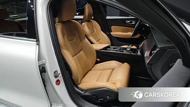 Volvo S60 3rd generation 2020 Белый из Кореи, фото 2