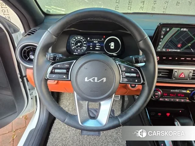 Kia The New K3 2nd generation 2023 Белый из Кореи, фото 2