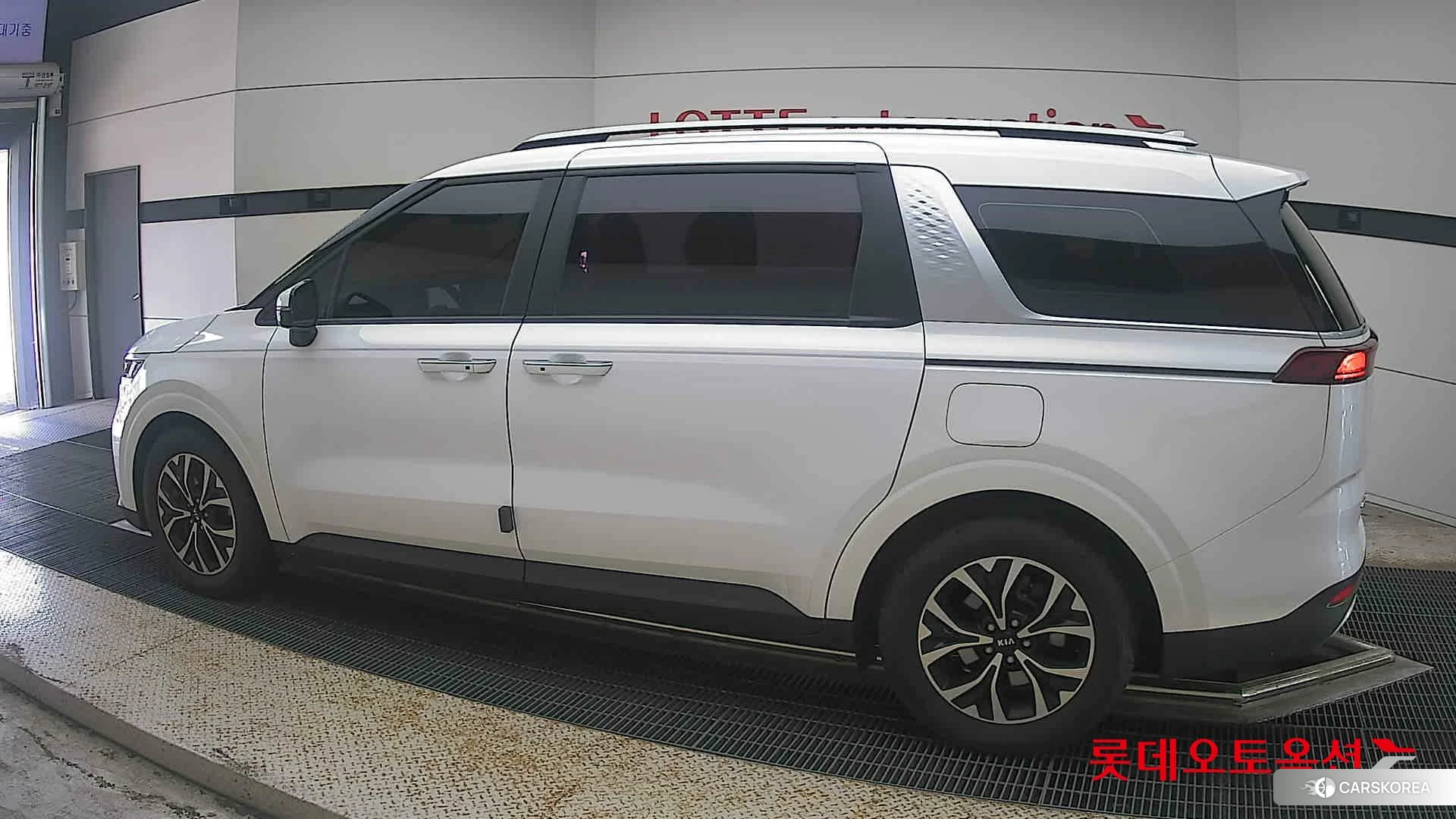 Kia Carnival 2021 Snow White Pearl (optional) из Кореи, фото 2