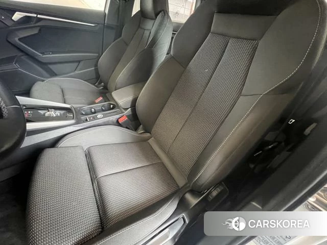 Audi A3 2024 Белый из Китая, фото 2