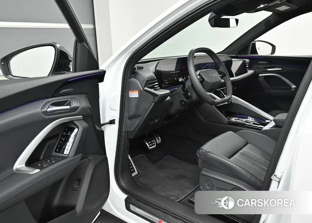 Audi Q5 (80A) 2025 Белый из Кореи, фото 2