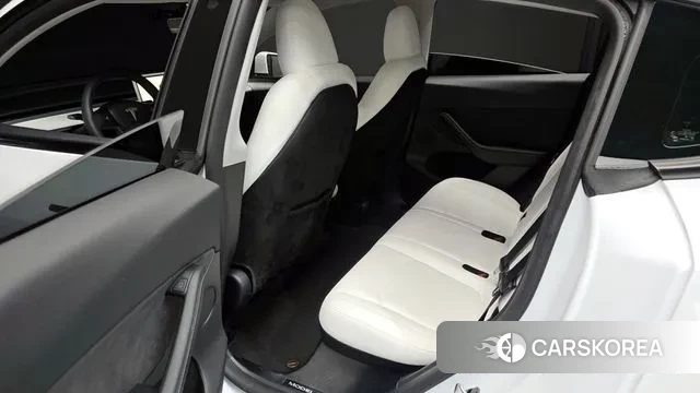 Tesla Model Y 2023 Белый из Кореи, фото 2