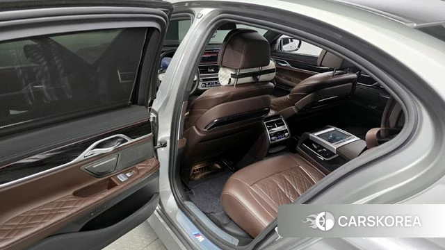 BMW 7 Series (G11) 2021 Серебристо-серый из Кореи, фото 2