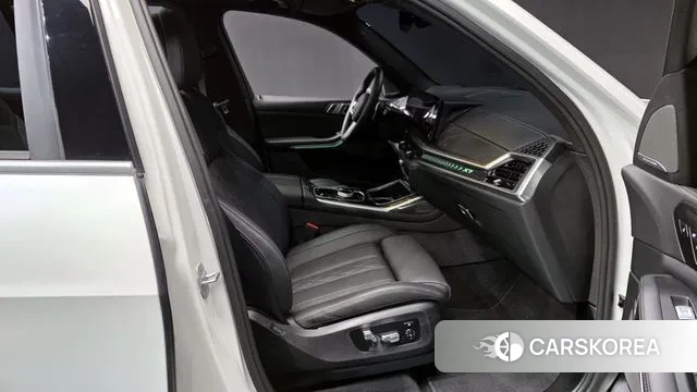 BMW X7 (G07) 2025 Белый из Кореи, фото 2