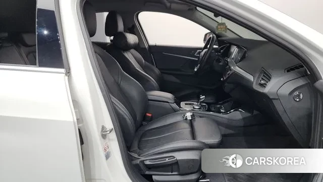 BMW 1 Series (F40) 2022 Белый из Кореи, фото 2