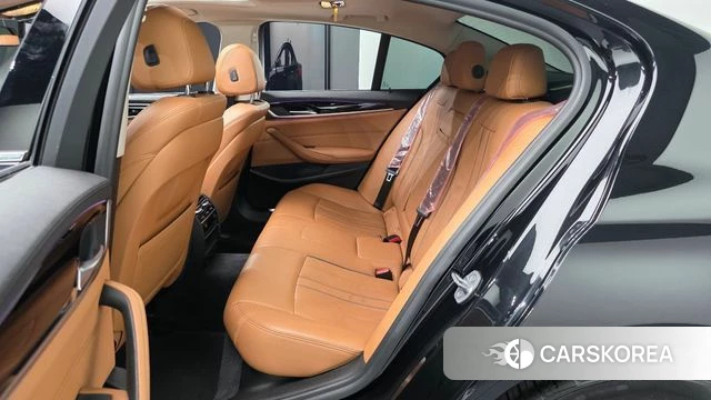 BMW 5 Series (G30) 2018 Черный из Кореи, фото 2