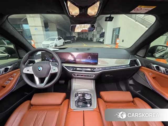 BMW X7 (G07) 2024 Черный двухцветный из Кореи, фото 2