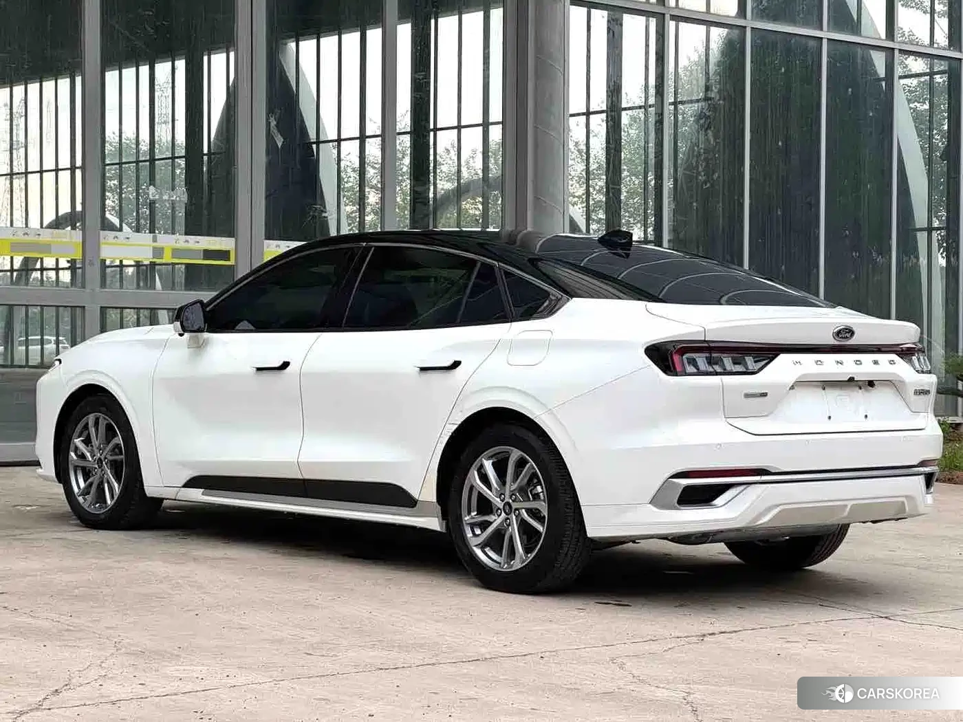 Ford Mondeo 2023 Белый из Китая, фото 2
