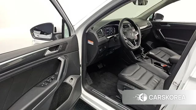 Volkswagen Tiguan second Generation 2023 Белый из Кореи, фото 2