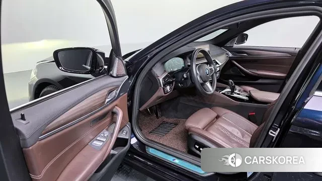 BMW 5 Series (G30) 2019 Черный из Кореи, фото 2