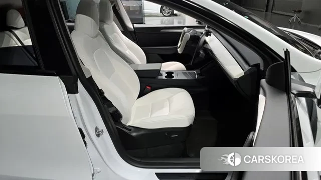 Tesla Model Y 2023 Белый из Кореи, фото 2