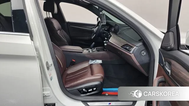 BMW 5 Series (G30) 2020 Белый из Кореи, фото 2