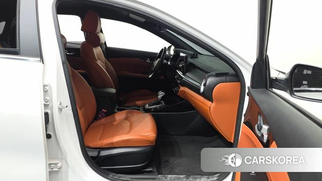 Kia The New K3 2nd generation 2021 Белый из Кореи, фото 2