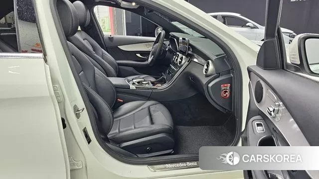 Mercedes-Benz C-Class W205 2021 Белый из Кореи, фото 2