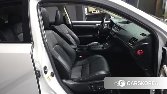 Lexus CT200h 2018 Белый из Кореи, фото 2