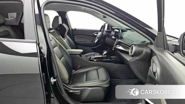 Chevrolet (GM Daewoo) Trax Crossover 2024 Черный из Кореи, фото 2