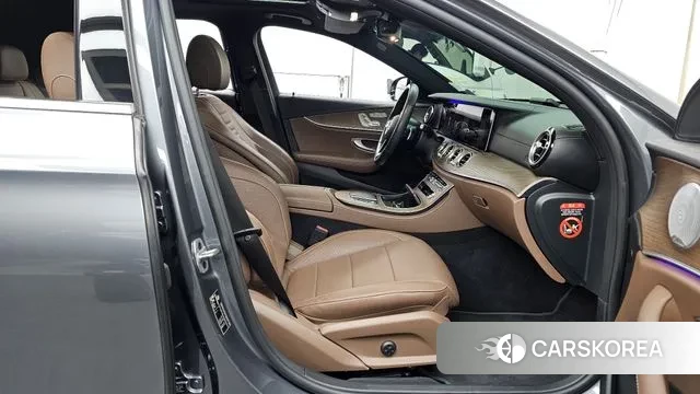 Mercedes-Benz E-Class W213 2021 Серый из Кореи, фото 2