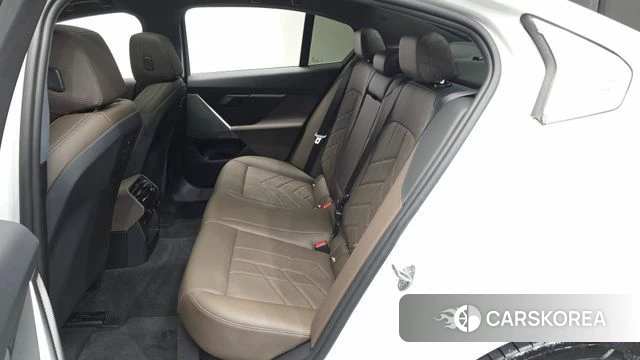 BMW 5 Series (G60) 2024 Белый из Кореи, фото 2