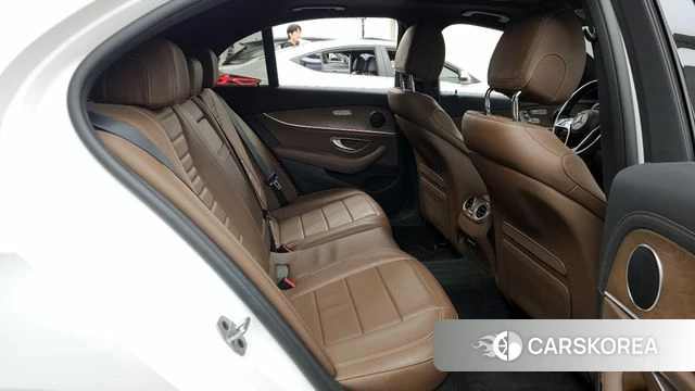 Mercedes-Benz E-Class W213 2021 Белый из Кореи, фото 2