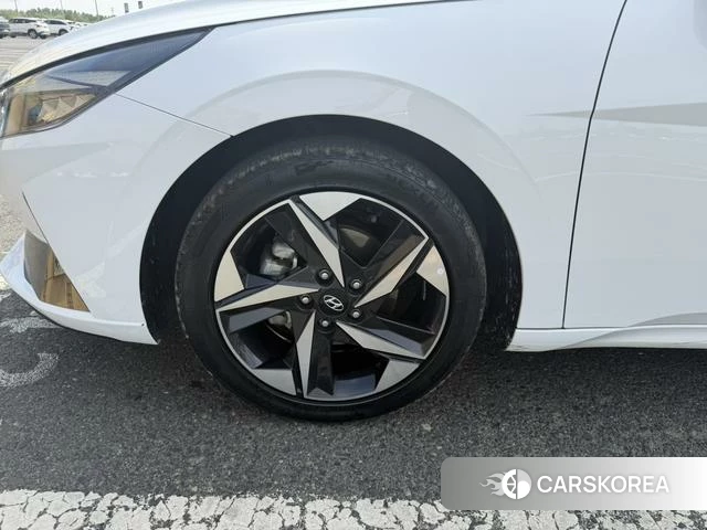 Hyundai Elantra 2022 Белый из Китая, фото 2