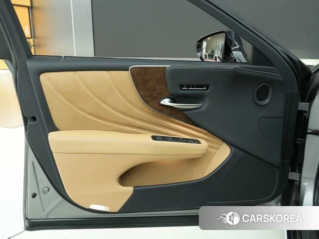Lexus LS 2021 Темно-серый из Китая, фото 2