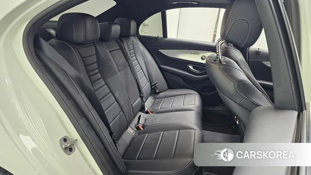 Mercedes-Benz E-Class W213 2021 Белый из Кореи, фото 2