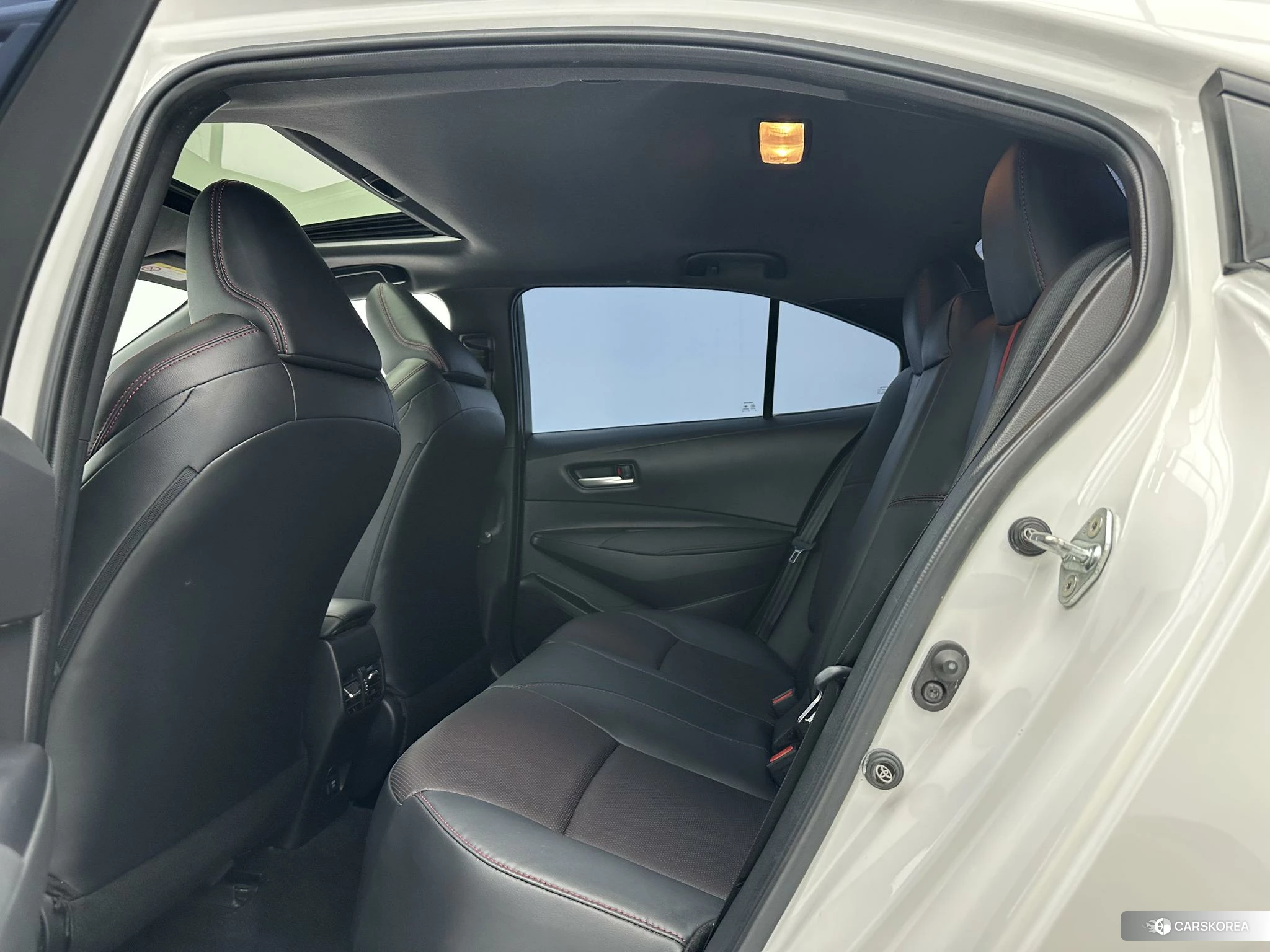 Toyota Levin 2023 Белый из Китая, фото 2