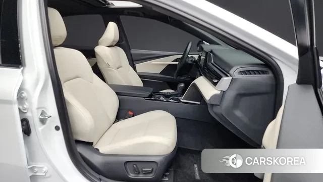 Toyota Camry (XV80) 2025 Белый из Кореи, фото 2