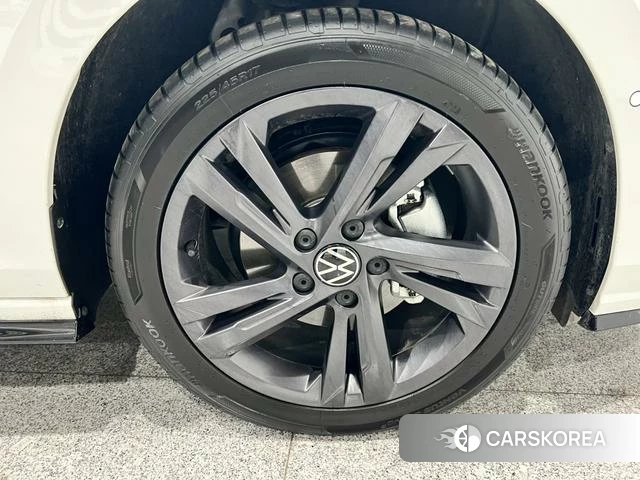 Volkswagen Golf 2024 Белый из Китая, фото 2