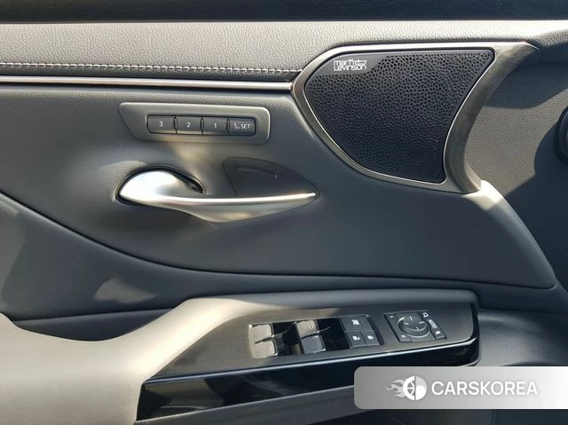 Lexus ES300h 7th generation 2025 Цвет тростника из Кореи, фото 2