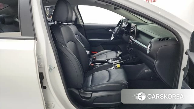 Kia The New K3 2nd generation 2023 Белый из Кореи, фото 2