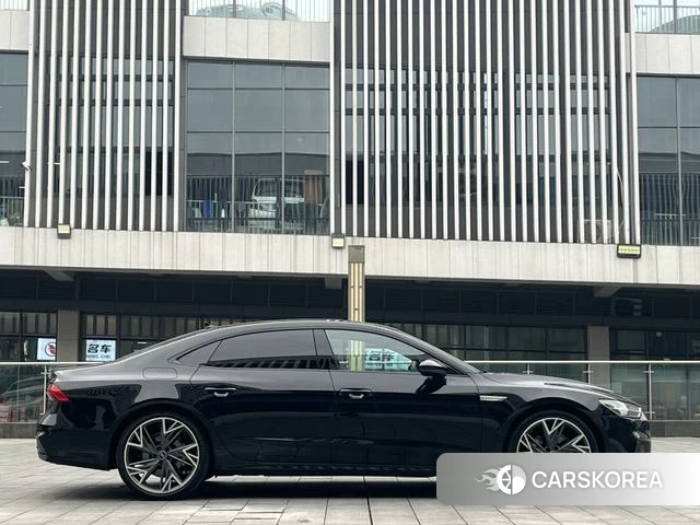 Audi A7L 2023 Черный из Китая, фото 2