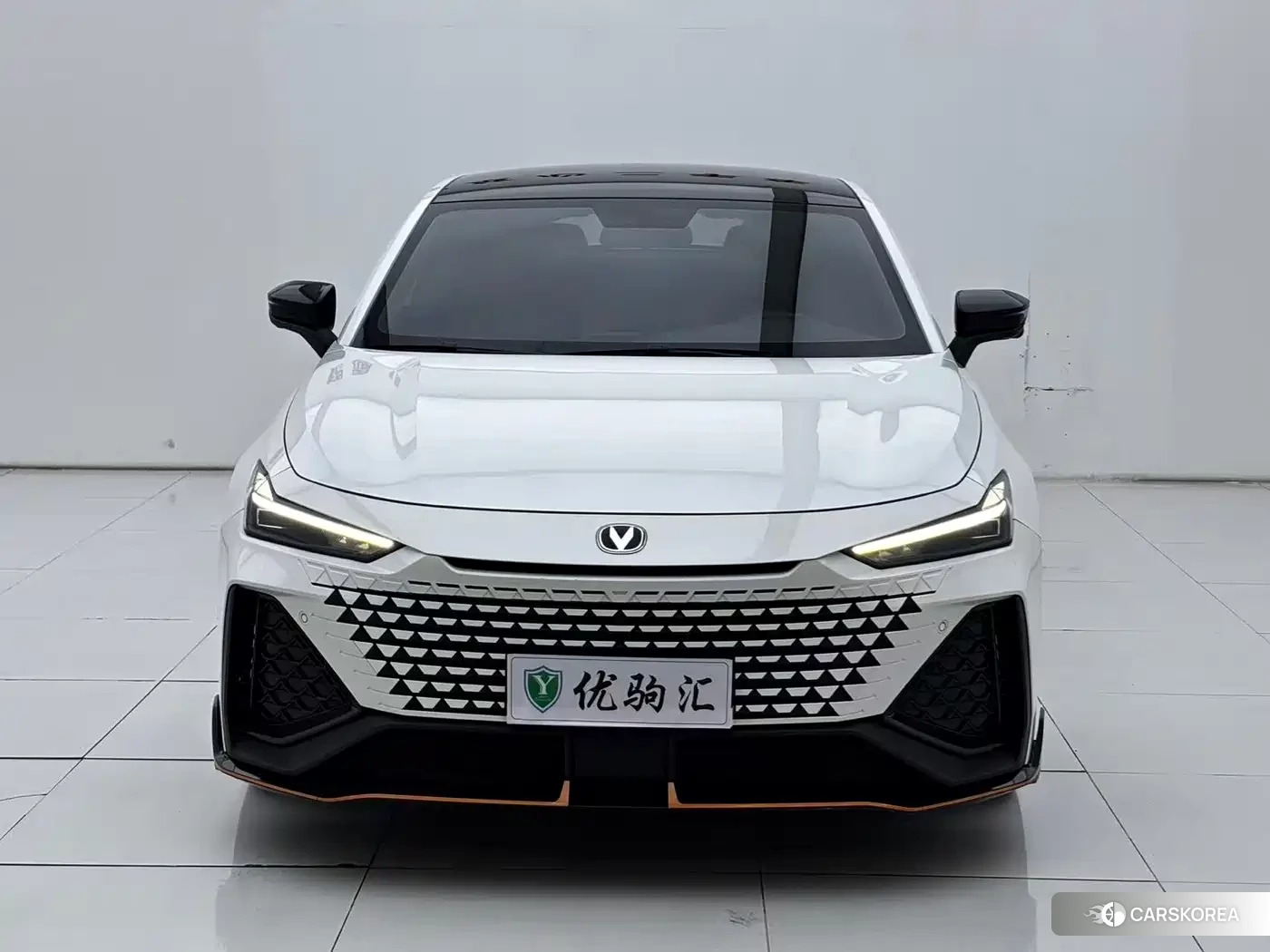 Chang'an Changan UNI-V 2023 Белый из Китая, фото 2