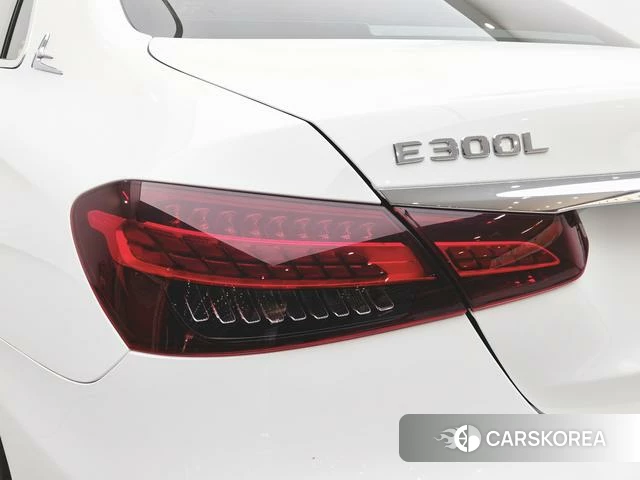 Mercedes-Benz E-class 2022 Белый из Китая, фото 2