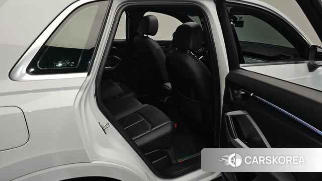 Audi Q3 (F3) 2020 Белый из Кореи, фото 2