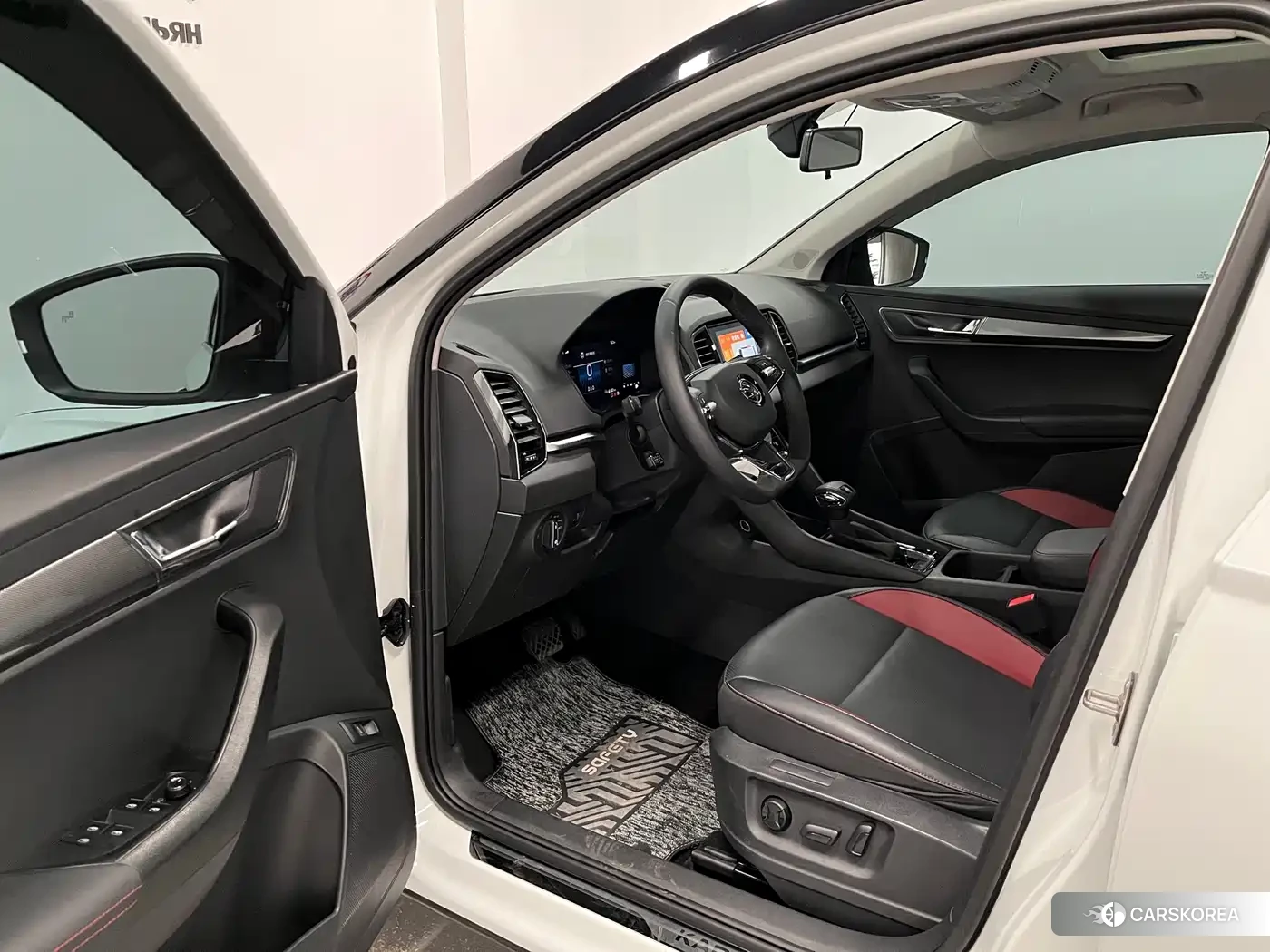 Skoda Krok 2023 Белый из Китая, фото 2