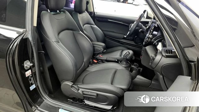 Mini Cooper D 2019 Черный из Кореи, фото 2