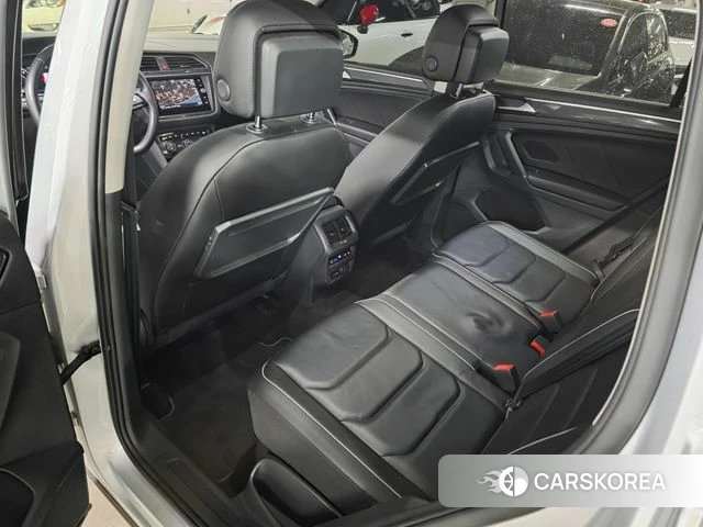 Volkswagen Tiguan second Generation 2018 Серебряный из Кореи, фото 2